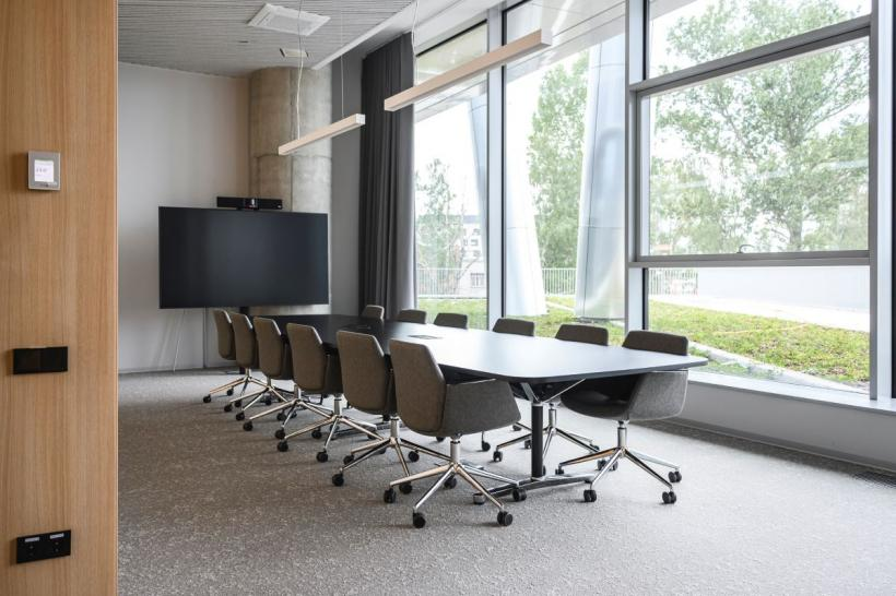 Verde A-Class Business Center Suite